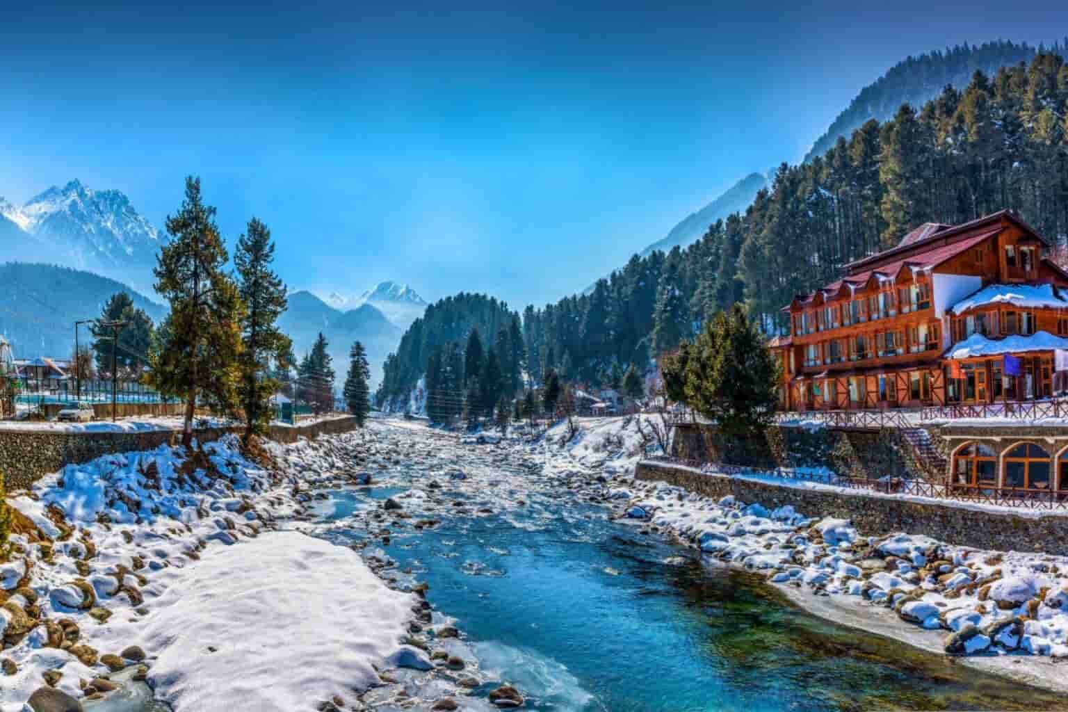 Top 10 Holiday Places to visit in india in June